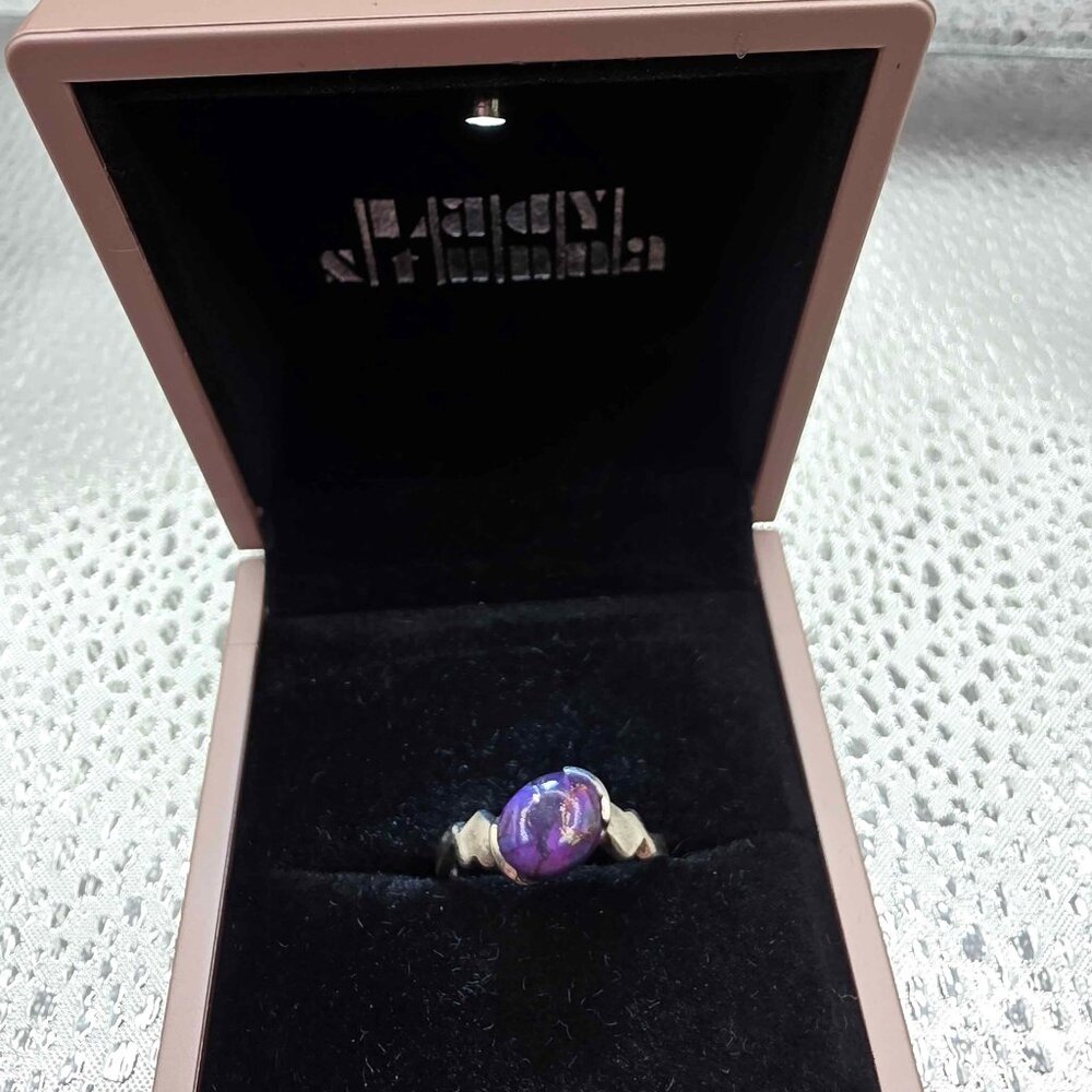 This Sterling Silver Ring Features A Vibrant Purp… - image 1